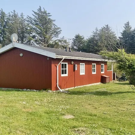 Helles-ferienhaus-mit-kamin-grossem-grundstueck-und-zwei-terrassen Feriehus *