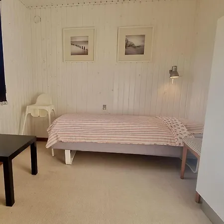Helles-ferienhaus-mit-kamin-grossem-grundstueck-und-zwei-terrassen Holiday home Norre Lyngby