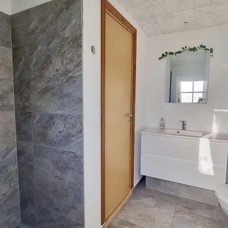 Helles-ferienhaus-mit-kamin-grossem-grundstueck-und-zwei-terrassen * Nørre Lyngby