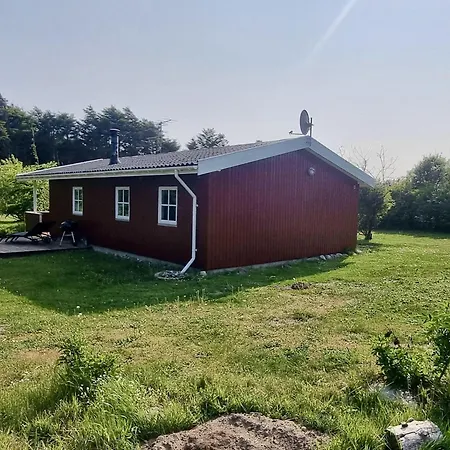 Hébergement de vacances Helles-ferienhaus-mit-kamin-grossem-grundstueck-und-zwei-terrassen